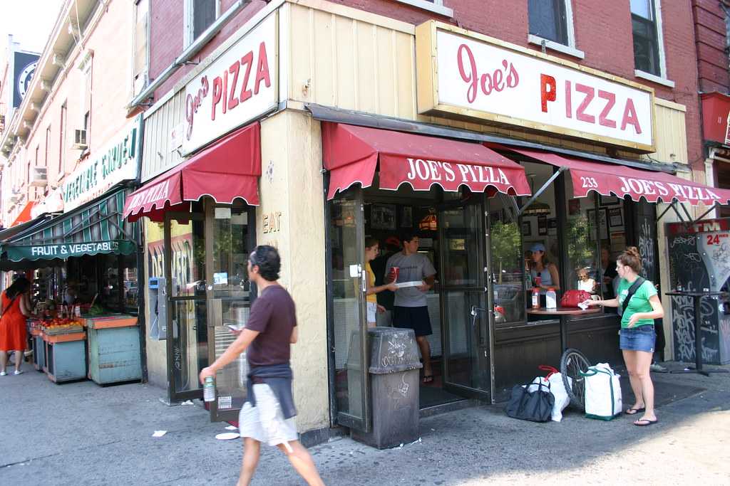 Entrance to New York's Joe's Pizza